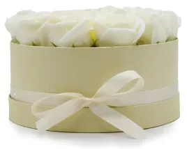 mydlany-flower-box-14-kremowych-roz-w-pudelku