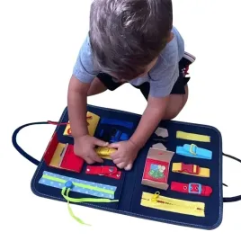 tablica-sensoryczna-walizka-edukacyjna-rzepy-zamki-klamry-sznurowki