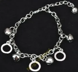 srebrna-bransoletka-z-zawieszkami-charms