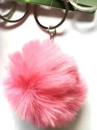 brelok-zawieszka-kitka-kulka-futerko-pompon