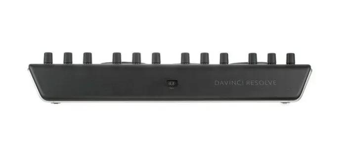 blackmagic-design-davinci-resolve-micro-panel-sterowania-korekcja-kolorow-marka-blackmagic