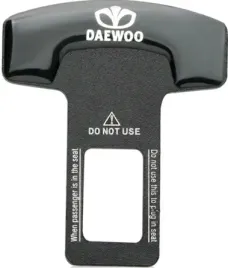 zaslepka-wtyczka-do-pasa-pasow-z-logo-daewoo