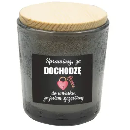 swieczka-zapachowa-na-dzien-kobiet-zboczony-prezent-dla-zony-dziewczyny