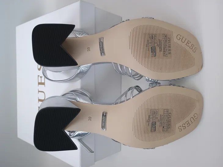 sandaly-guess-srebrne-zapiecie-inne