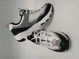 skechers-d-lite-cousin