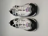 skechers-d-lite-cousin-stan-nowy