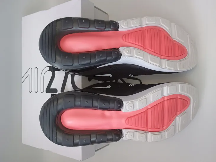 buty-nike-air-270-wysokosc-brak-informacji