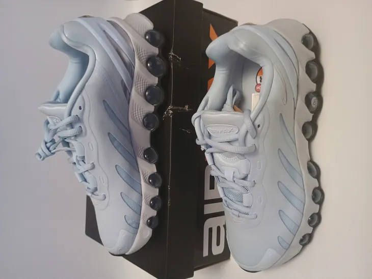 nike-dn8-blekitne-ocieplenie-brak-informacji