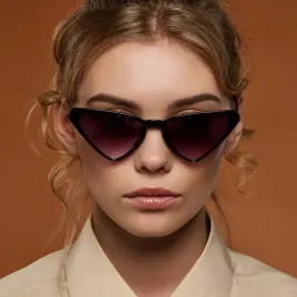 okulary-przeciwsloneczne-geometryczne-glamour-czarne-lato