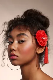 zjawiskowa-spinka-do-wlosow-czerwony-kwiat-z-eleganckim-chwostem-flamenco