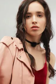 choker-naszyjnik-z-puszysta-futrzana-kula-pomponem