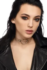 choker-z-zawieszka-w-ksztalcie-serca