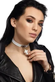 choker-z-zawieszka-w-ksztalcie-krzyza