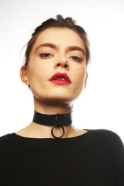 skorzany-naszyjnik-z-zawieszka-choker-obroza