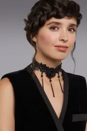 choker-gotycki-naszyjnik-koronkowy-z-zawieszkami