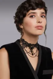 choker-gotycki-naszyjnik-koronkowy-z-zawieszkami