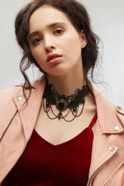 choker-gotycki-naszyjnik-koronkowy-z-zawieszkami