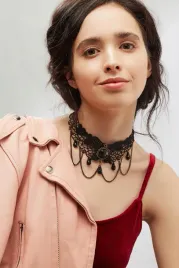 choker-gotycki-naszyjnik-koronkowy-z-zawieszkami