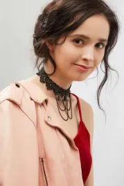 choker-gotycki-naszyjnik-koronkowy-z-zawieszkami