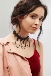 choker-gotycki-naszyjnik-koronkowy-z-zawieszkami