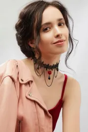 choker-gotycki-naszyjnik-koronkowy-z-zawieszkami