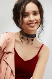 choker-gotycki-naszyjnik-koronkowy-z-zawieszkami