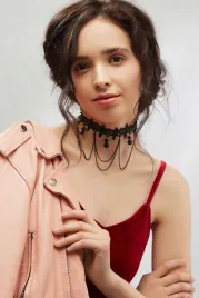 choker-gotycki-naszyjnik-koronkowy-z-zawieszkami