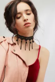 choker-gotycki-naszyjnik-koronkowy-z-zawieszkami