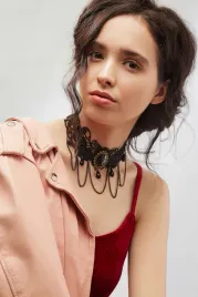choker-gotycki-naszyjnik-koronkowy-z-zawieszkami
