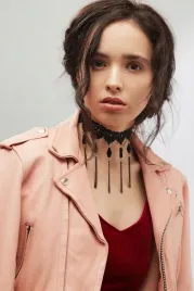 choker-gotycki-naszyjnik-koronkowy-z-zawieszkami