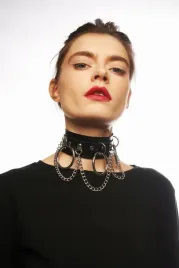 czarna-obroza-z-pierscieniami-i-lancuchami-styl-punk-goth-choker-naszyjnik