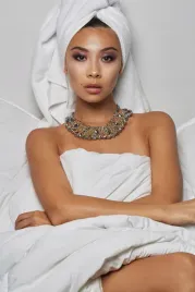 naszyjnik-damski-elegancki-fasetowane-kamienia