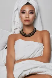 naszyjnik-damski-elegancki-fasetowane-kamienia