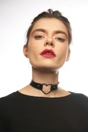 skorzany-naszyjnik-choker-obroza-na-szyje-serce