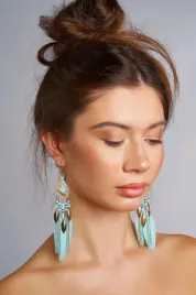 kolczyki-piorka-wiszace-w-stylu-orientalnym-boho