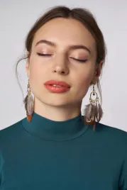 kolczyki-piora-wiszace-w-stylu-orientalnym-boho