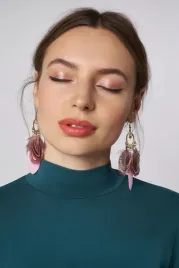 kolczyki-piora-wiszace-w-stylu-orientalnym-boho