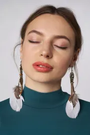 kolczyki-piorka-wiszace-w-stylu-orientalnym-boho