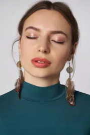kolczyki-piorka-wiszace-w-stylu-orientalnym-boho