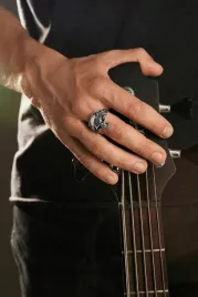 pierscien-z-czaszka-duzy-z-grawerem-meski