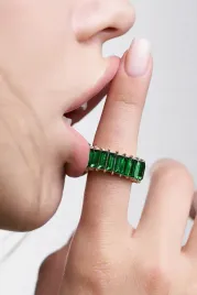 pierscionek-z-krysztalkami-damski-17-mm-zielony-pierscien