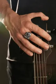 masywny-pierscien-meski-sygnet
