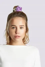 gumka-do-wlosow-z-kwiatem-koraliki-zawieszka
