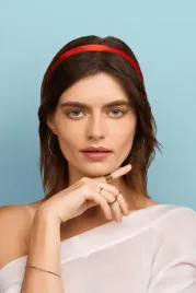 opaska-do-wlosow-w-kolorze-czerwonym-elegancja-i-komfort