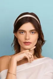 opaska-do-wlosow-w-kolorze-bezowym-elegancja-i-styl