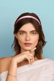 opaska-do-wlosow-w-kolorze-rozowym-elegancja-i-komfort