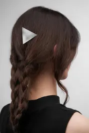 spinka-do-wlosow-metalowa-minimalistyczna-w-ksztalcie-trojkata-klips