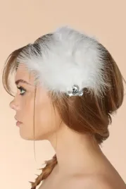 elegancka-spinka-do-wlosow-z-bialymi-piorami-i-krysztalkami-retro