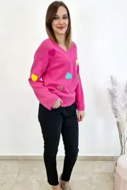 rozowy-sweter-damski-w-kolorowe-serduszka-uni