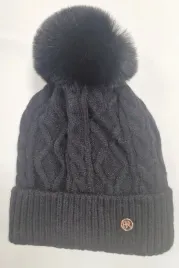 czapka-damska-w-warkocz-z-pomponem-czarna-uni